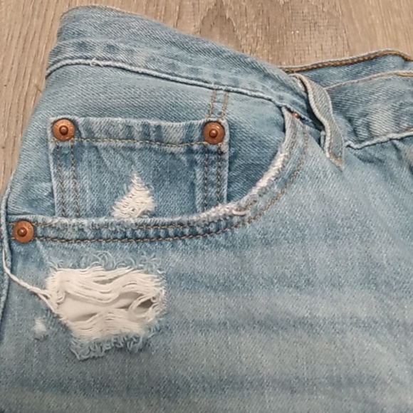 Levis 501 cut off jean shorts - Picture 9 of 15
